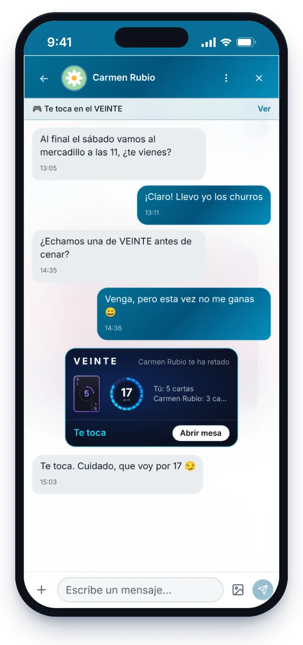 Una conversación con una amiga y una partida de VEINTE dentro del chat.